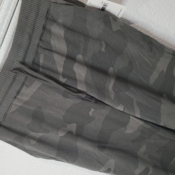 NWT Splendid gray camo jogger sweats small - Picture 2 of 9